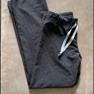 FIGS black scrub set